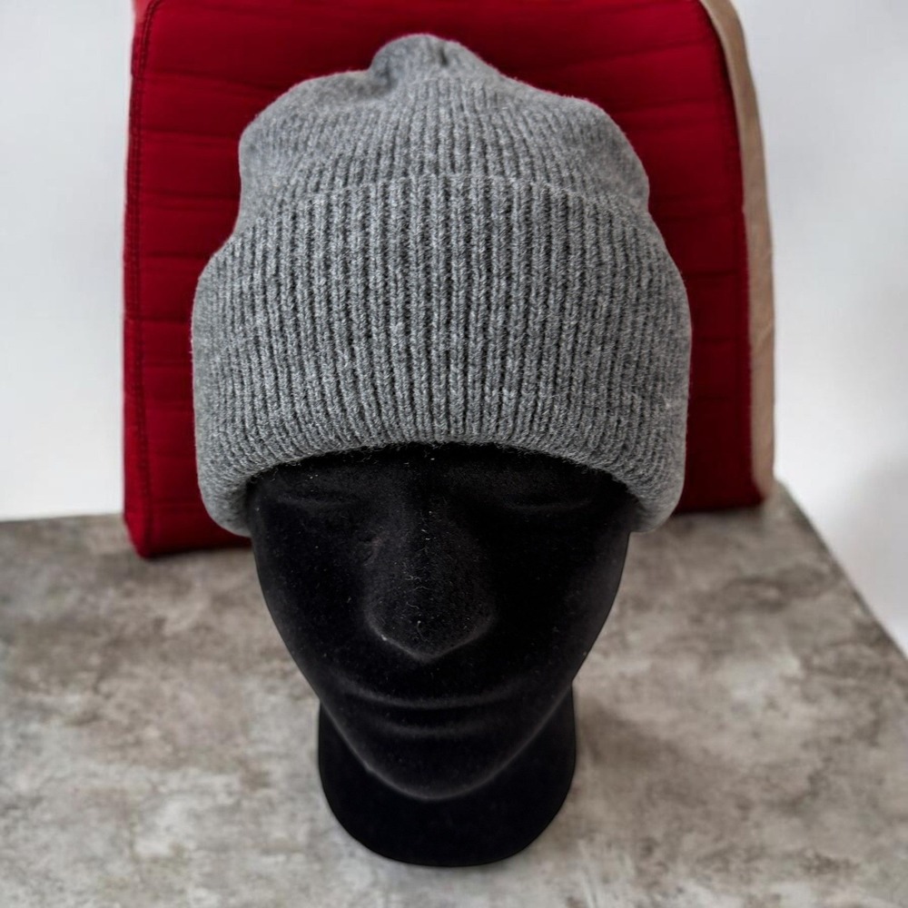 Macys Gray‎ Ribbed Knit Beanie Hat Unisex Winter Cuffed Skull Cap One Size Warm
